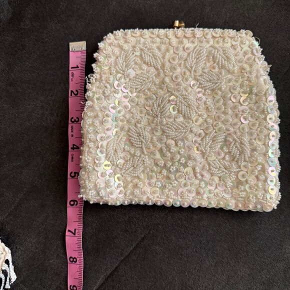 Vintage Beaded & Sequin Cream Clutch Purse With Kiss Lock Closure - Picture 3 of 4
